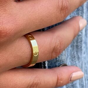 LUXURY GOLD SCREW RING LOVE BAND RING